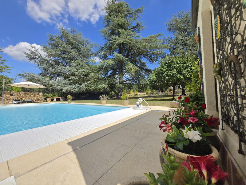 Maison - 230 m² - 9 pièces