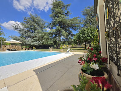 Maison - 230 m² - 9 pièces