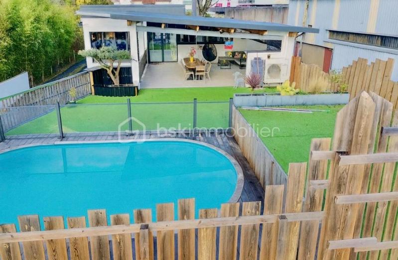 Propriété - 293 m² - 6 pièces