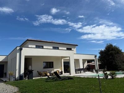 Maison - 160 m² - 5 pièces