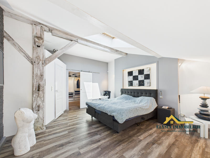 Maison - 229 m² - 8 pièces