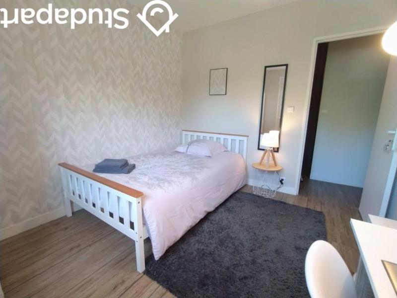 Chambre - 12 m² - 1 pièce