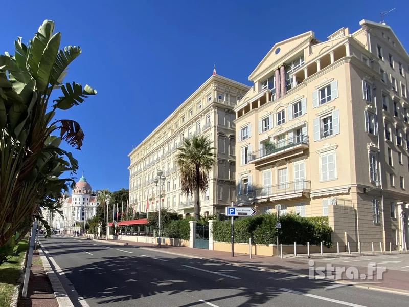 Local d'activités - 208 m² - 6 pièces