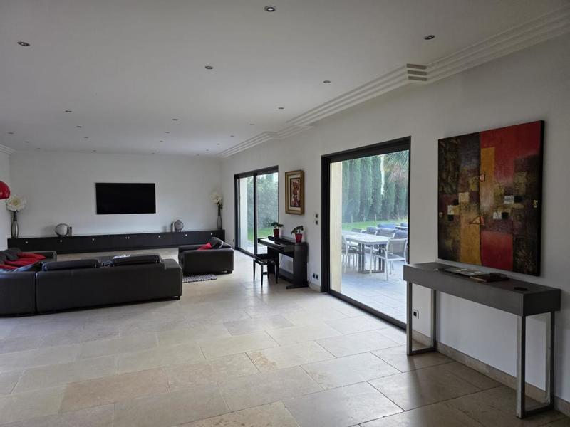 Villa - 300 m² - 7 pièces