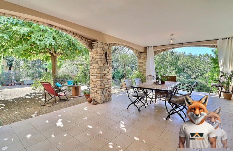 Maison traditionnelle - 266 m² - 10 pièces