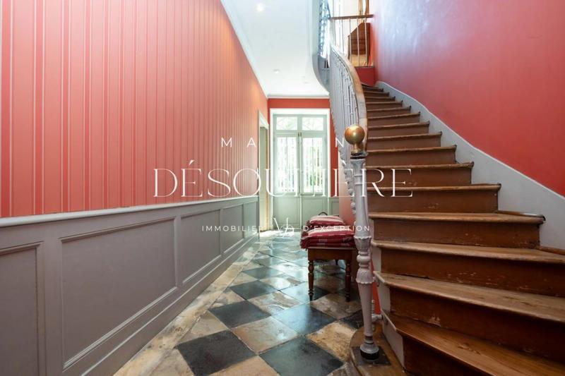 Maison de ville - 300 m² - 7 pièces