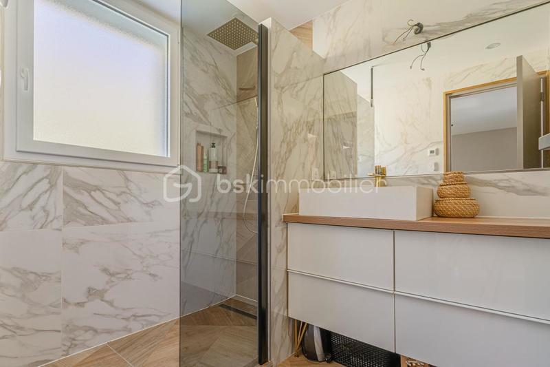 Appartement - 81 m² - 3 pièces