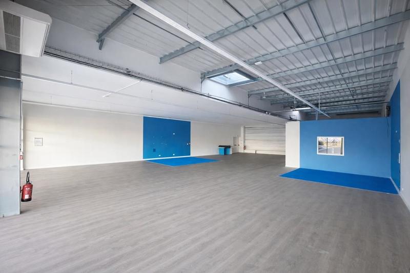 Local d'activité / Entrepôt - 325 m²