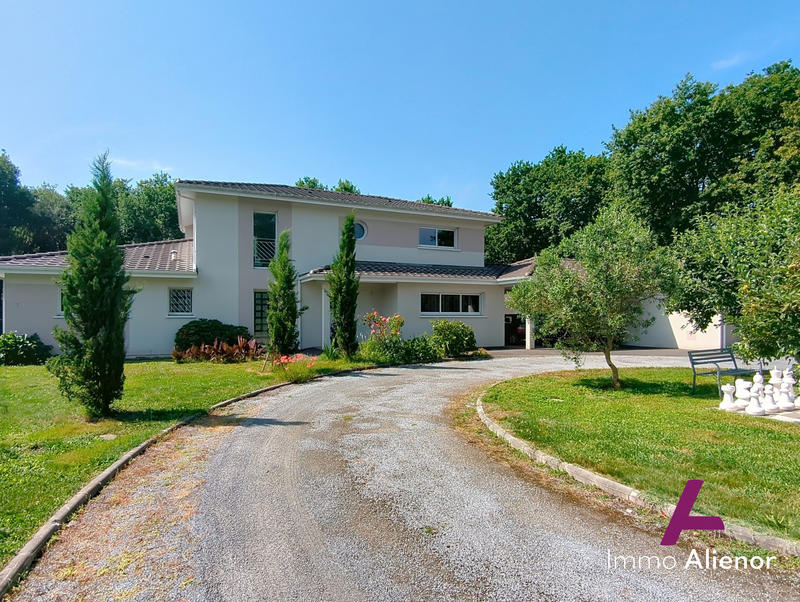 Maison - 197 m² - 7 pièces