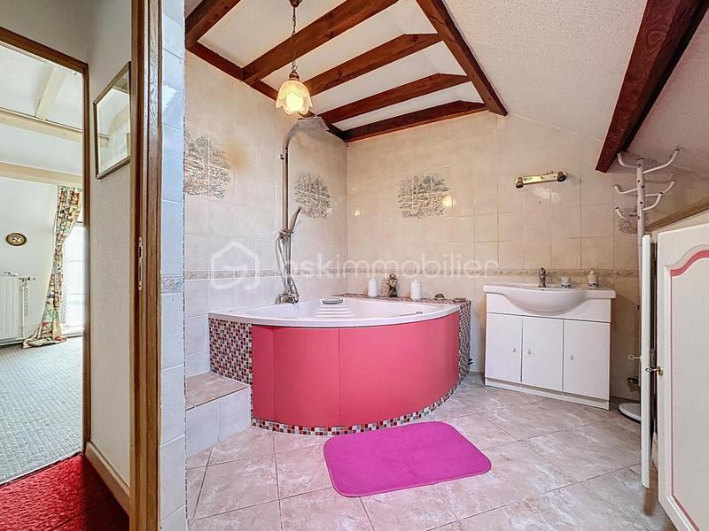 Maison - 295 m² - 12 pièces