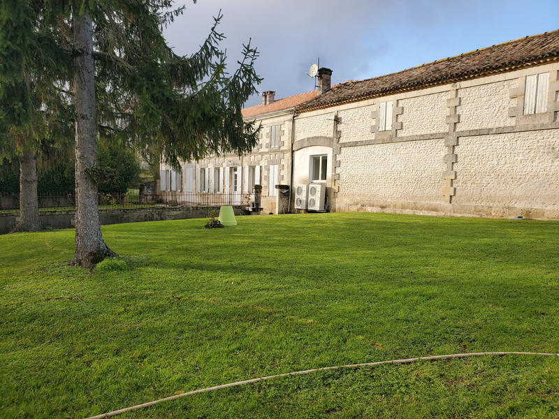 Maison - 247 m² - 10 pièces