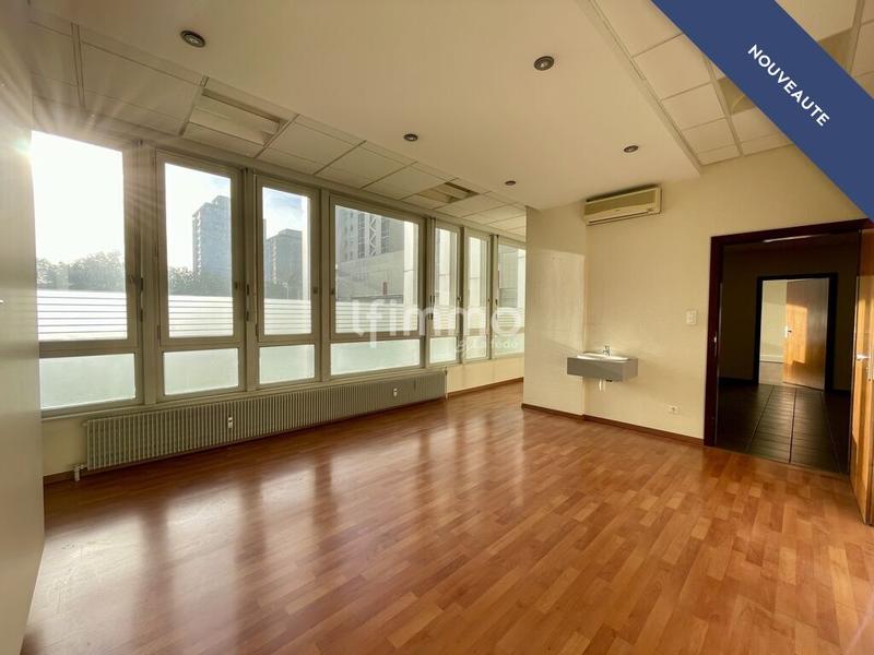 Bureau - 127 m² - 7 pièces