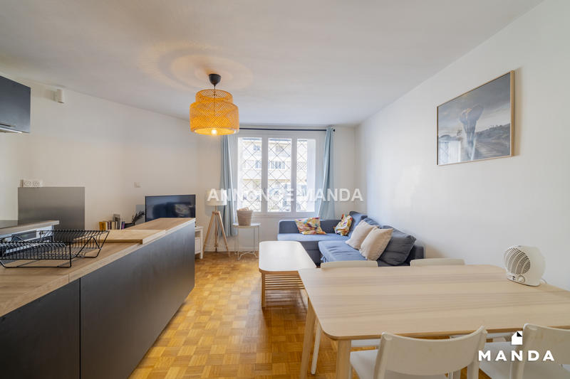 Chambre - 11 m² - 5 pièces