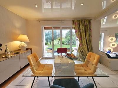 Maison - 190 m² - 8 pièces