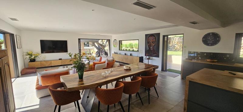 Maison - 230 m² - 8 pièces