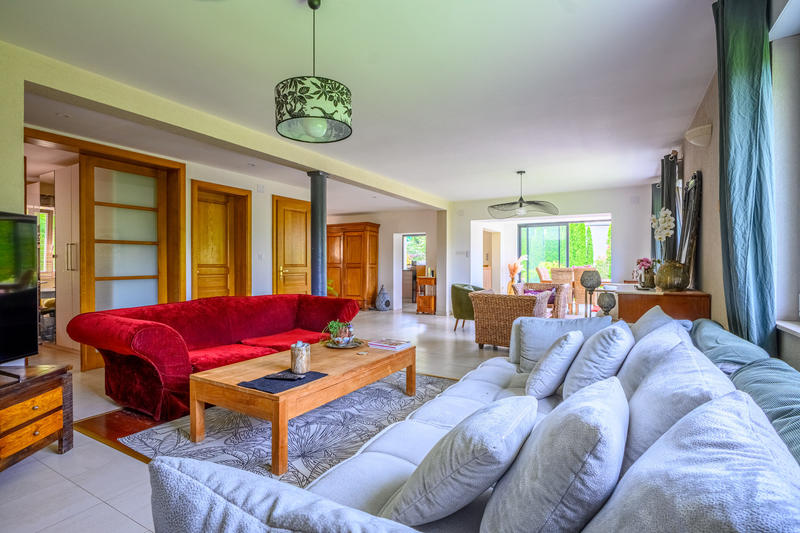 Maison - 250 m² - 7 pièces