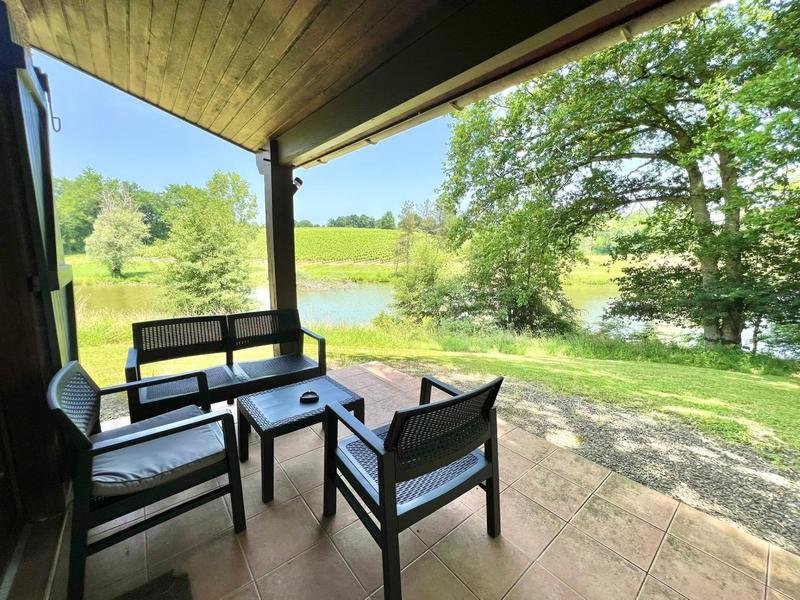 Local commercial - 1 200 m² - 20 pièces