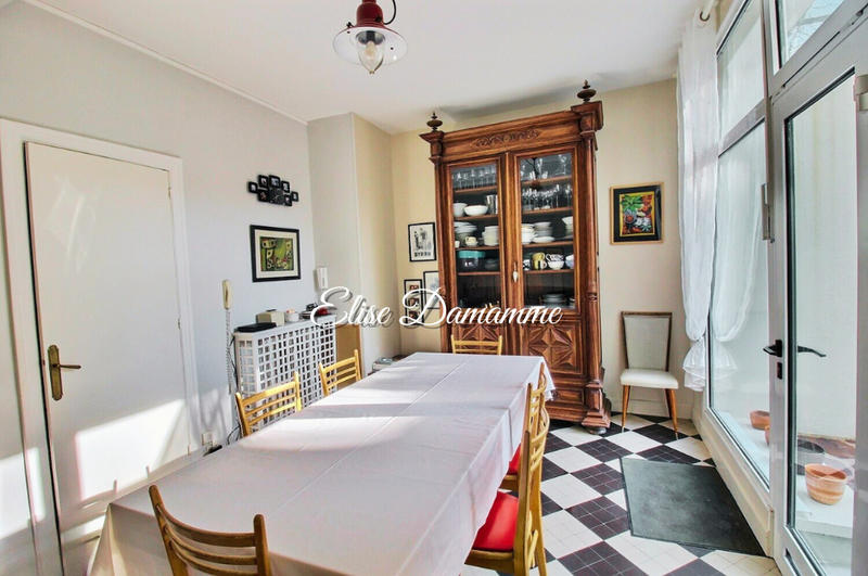 Maison - 227 m² - 8 pièces