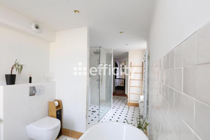 Maison - 159 m² - 6 pièces