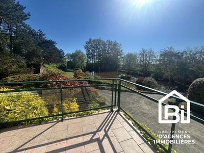 Maison traditionnelle - 180 m² - 7 pièces