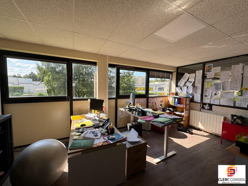 Bureau - 335 m²