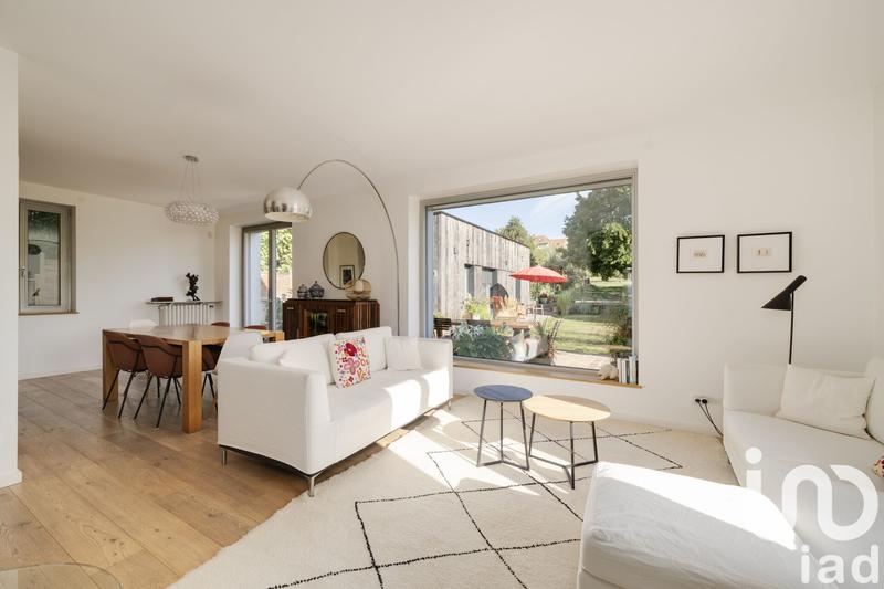 Maison - 240 m² - 8 pièces