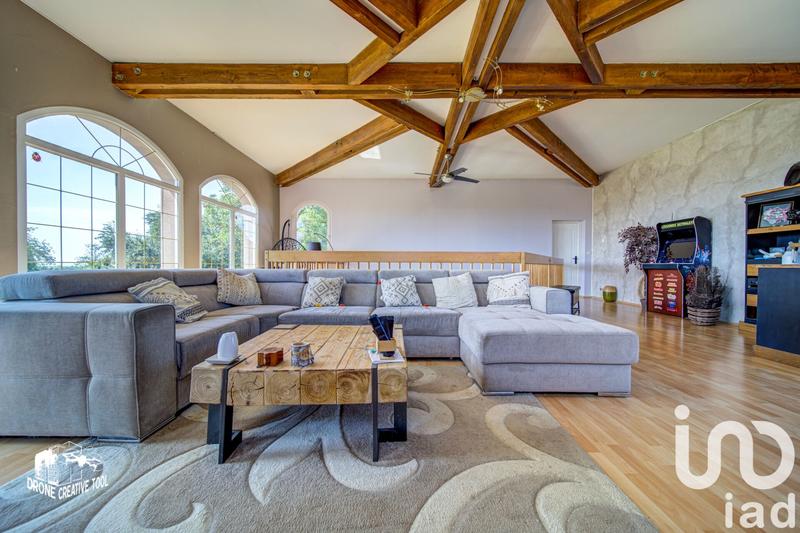 Maison - 219 m² - 9 pièces