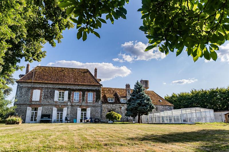 Propriété - 1 700 m² - 40 pièces