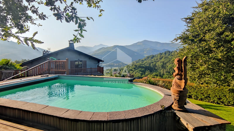 Maison - 225 m² - 9 pièces