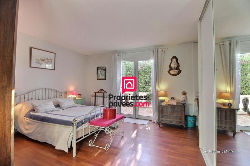 Maison - 225 m² - 7 pièces