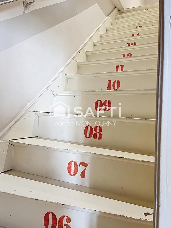 Maison - 330 m² - 8 pièces