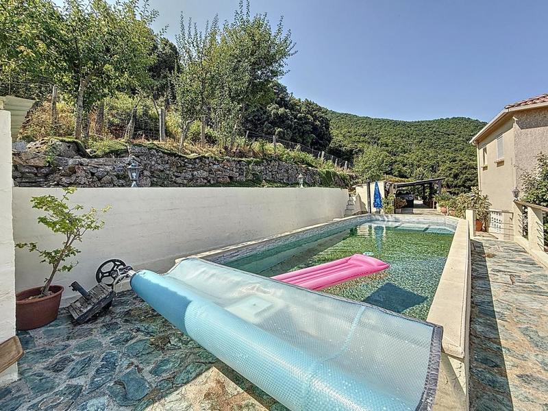 Villa - 300 m² - 5 pièces