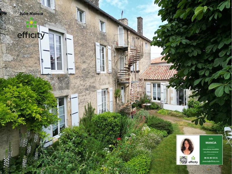 Maison - 295 m² - 10 pièces