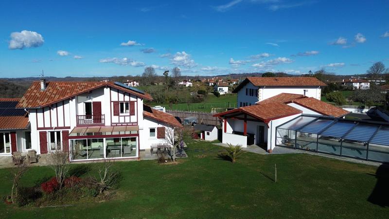 Villa - 275 m² - 9 pièces