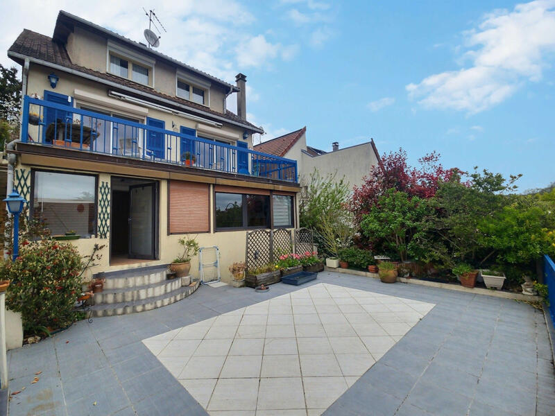 Maison - 178 m² - 8 pièces