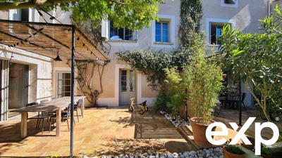 Maison traditionnelle - 260 m² - 10 pièces