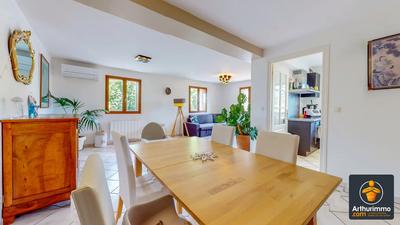 Maison traditionnelle - 180 m² - 7 pièces