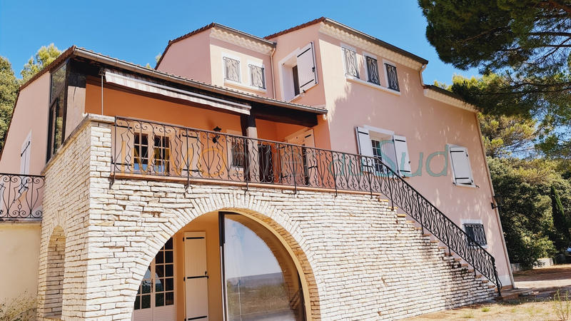 Maison - 220 m² - 8 pièces