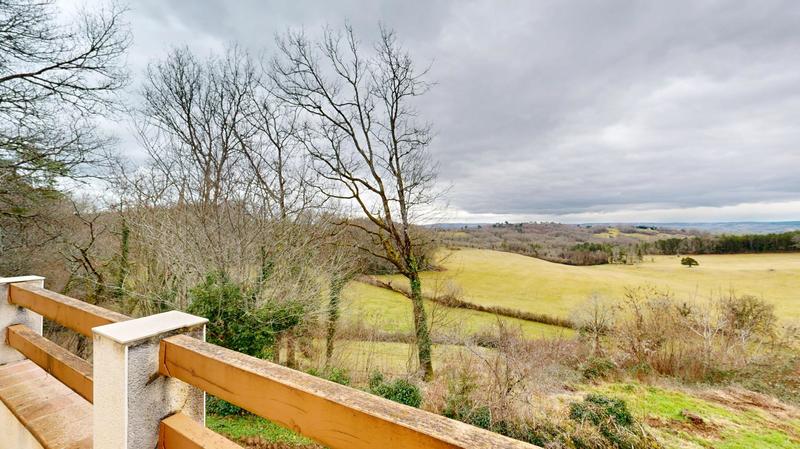 Maison - 233 m² - 7 pièces