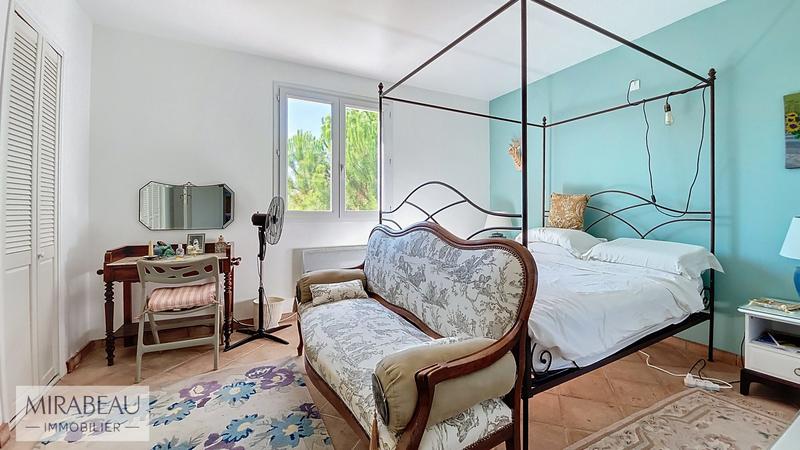 Villa - 180 m² - 8 pièces