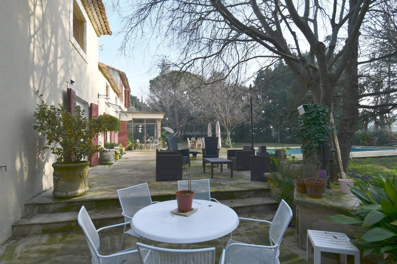 Mas - 300 m² - 8 pièces