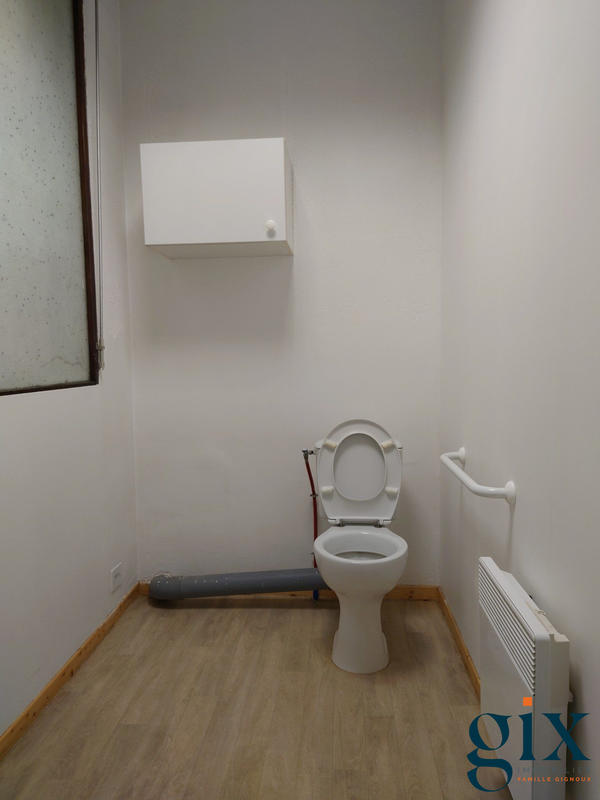 Local commercial - 80 m² - 4 pièces