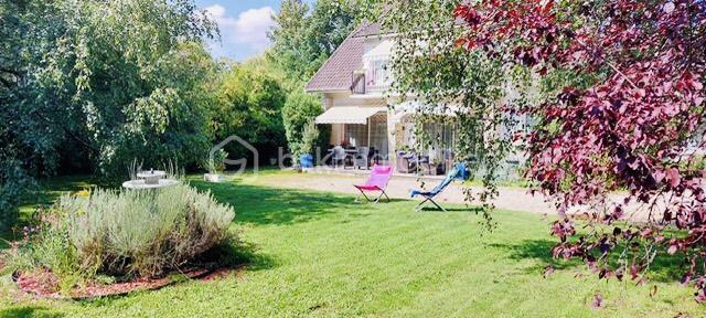 Demeure - 395 m² - 10 pièces