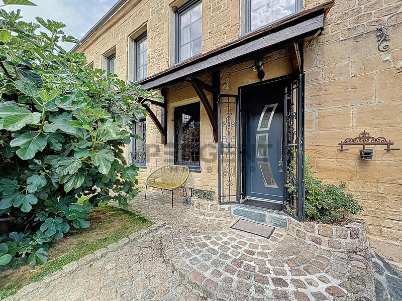 Maison - 352 m² - 8 pièces