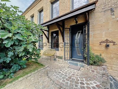 Maison - 352 m² - 8 pièces