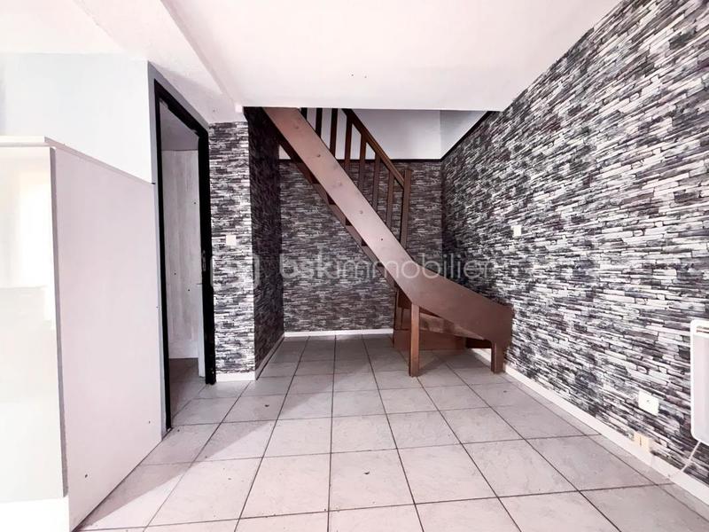 Immeuble - 111 m² - 8 pièces