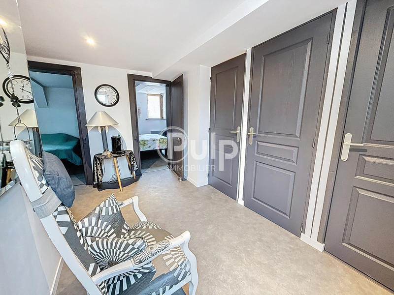 Maison - 210 m² - 10 pièces