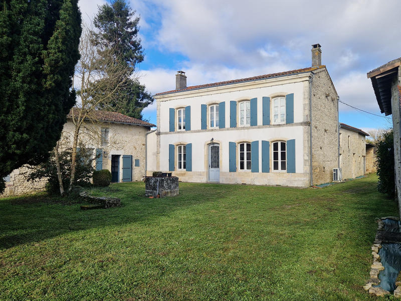 Maison - 290 m² - 8 pièces
