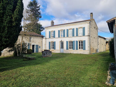 Maison - 290 m² - 8 pièces
