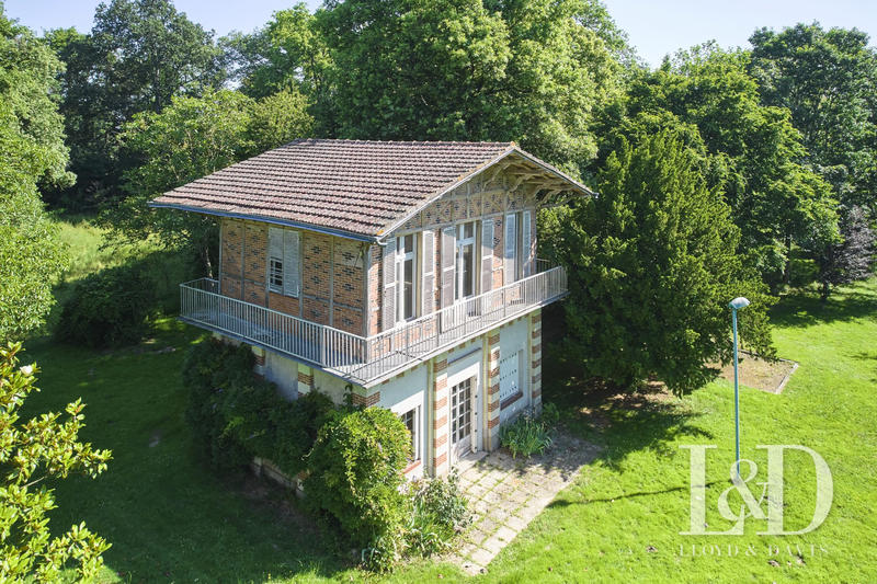 Maison - 460 m² - 10 pièces